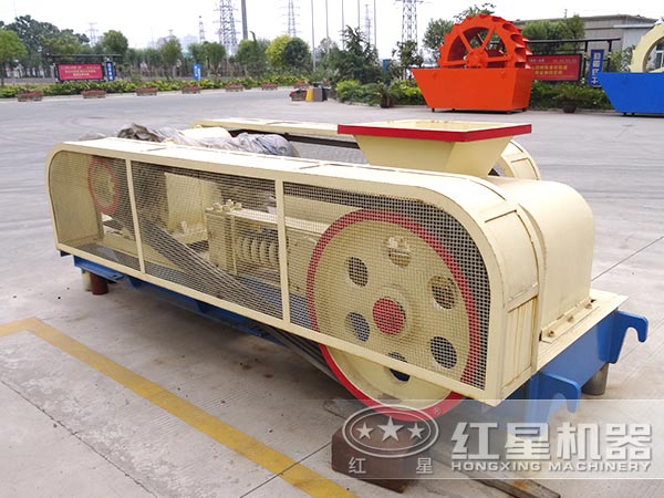 對輥式破碎機(jī) 對輥式破碎機(jī)